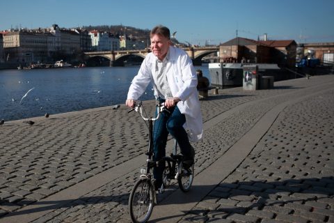 „Cyklostezku někdy najdete i tam, kde ji nečekáte,“ říká lékař a zapálený cyklista Richard Češka