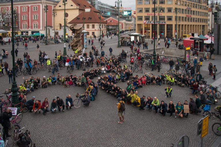 Petice proti omezování kol v centru Prahy